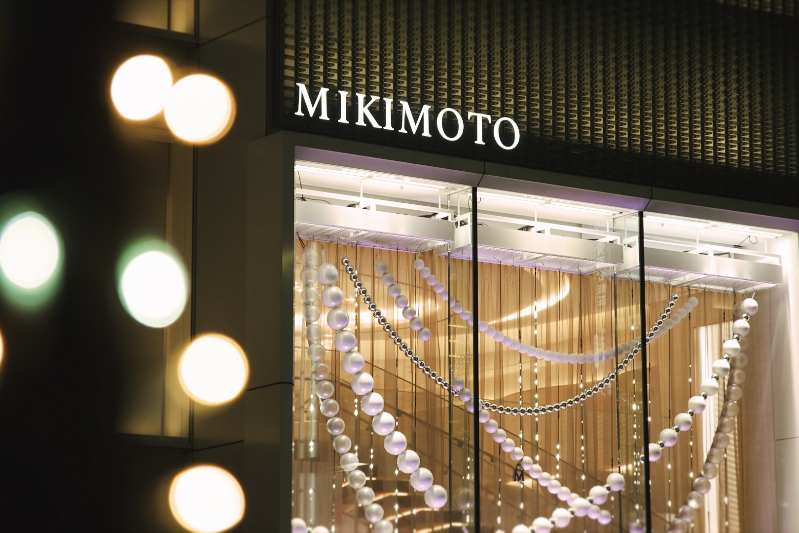 MIKIMOTO Ginza Holiday Window Display 2022