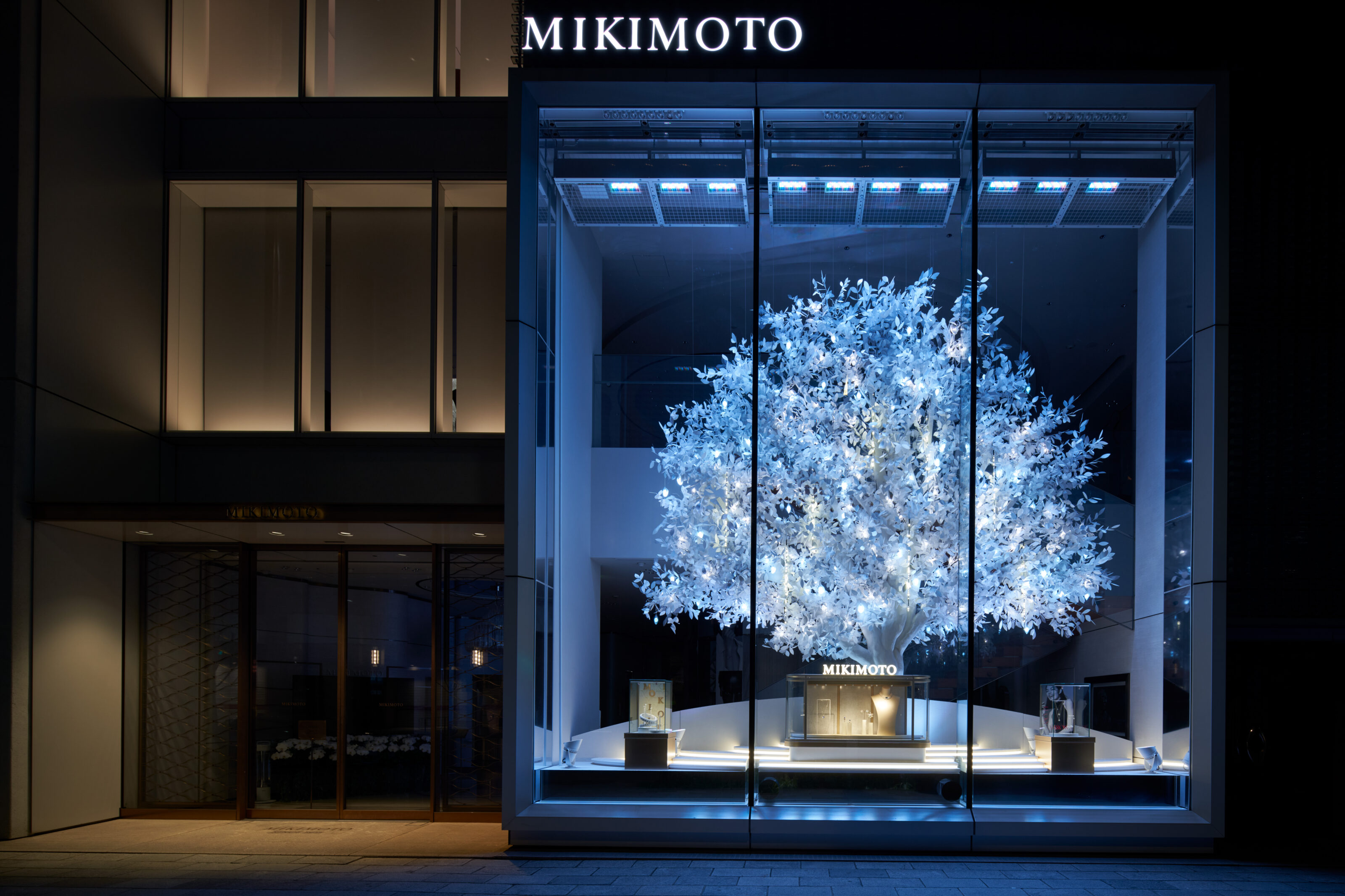 MIKIMOTO Ginza Holiday Window Display 2023